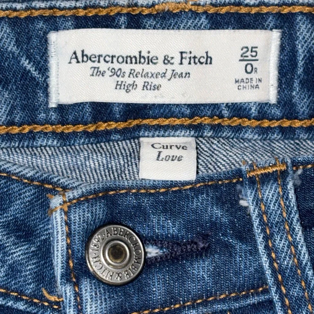 Abercrombie & Fitch Curve Love 90s Relaxed Jean High Rise Blue Denim 25 0R